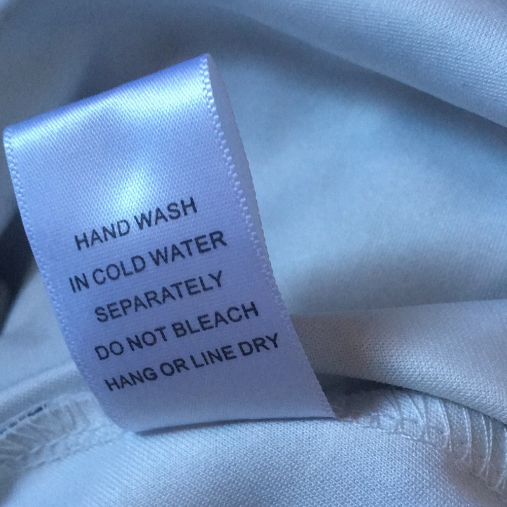 Bold dress - Picture 3 of 5